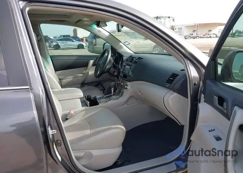 2013 Toyota Highlander Plus/Se z USA, uszkodzony, nr VIN 5TDZK3EH2DS116160